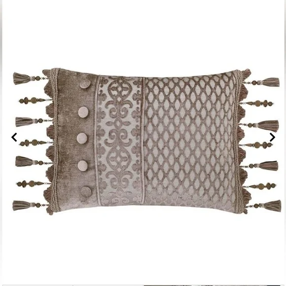 Luxurious Queen size Cream and Tan/Gray Comforter Set, Ornate,like new+3 pillows - Picture 11 of 15